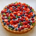 Tarta z owocami sezonowymi